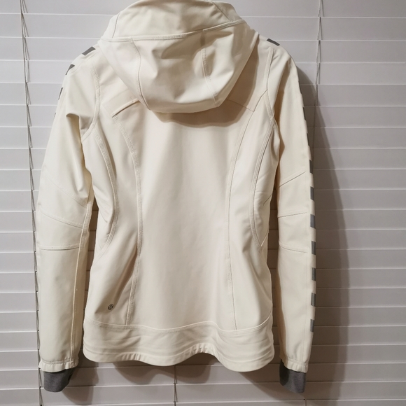 Lululemon Feelin’ Frosty Softshell Jacket - Picture 6 of 13